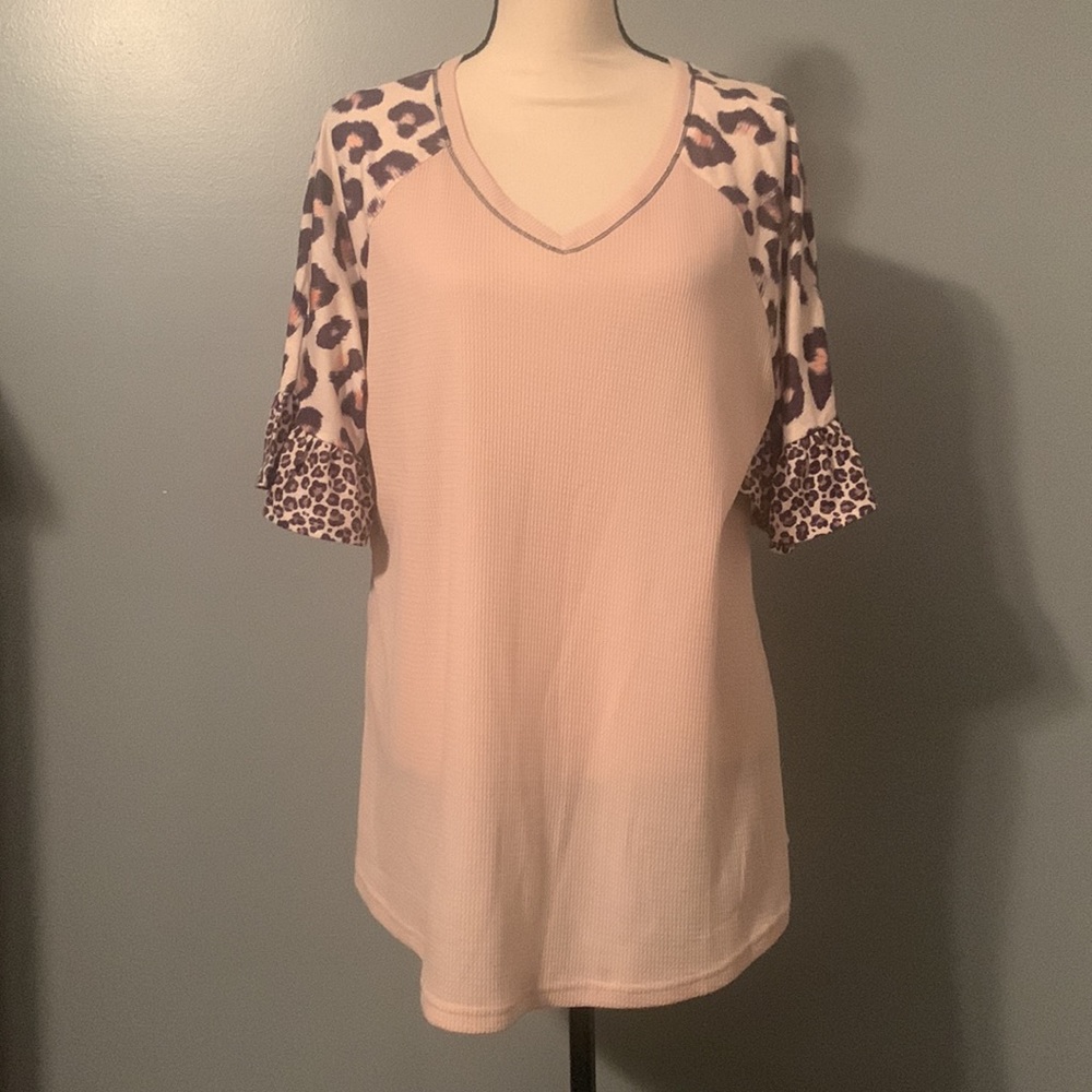 Tan Waffle Knit Leopard Sleeve Top NWT - Picture 2 of 8